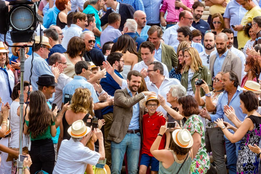 Cerca de 800 personas llenan el auditorio Óscar Esplá del parque de L''Aigüera de Benidorm en el mitin de Pablo Casado