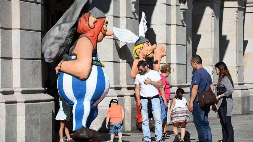 Figura de Mortadelo, ayer, en el Obelisco.