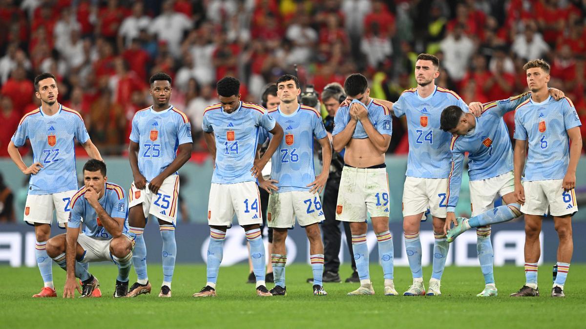 Los jugadores de la selección española durante la tanda de penaltis del Marruecos-España del Mundial de Catar