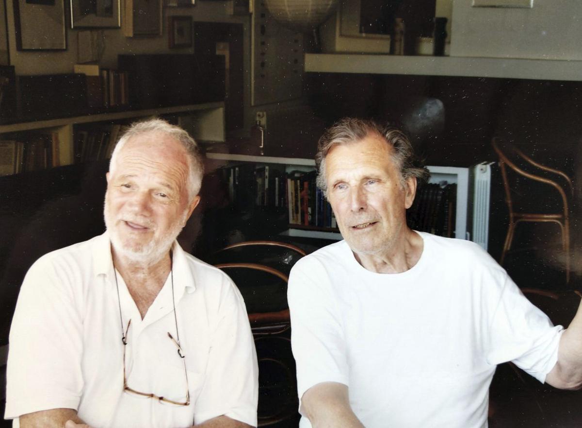 Monti con su amigo Erwin Bechtold en Eivissa en 2004. / FAMILIA MONTI