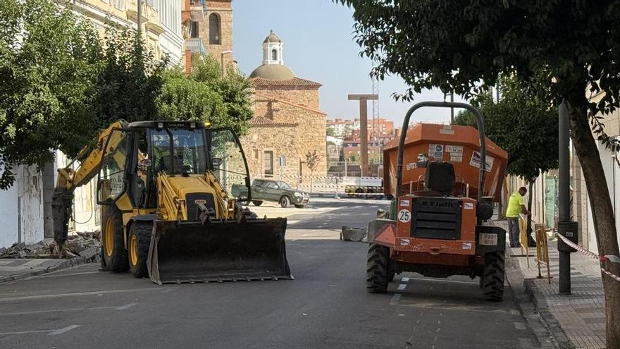 Video | El PP acusa a Osuna de "vaciar" de aparcamientos el centro de Mérida y exige un plan para frenar el problema