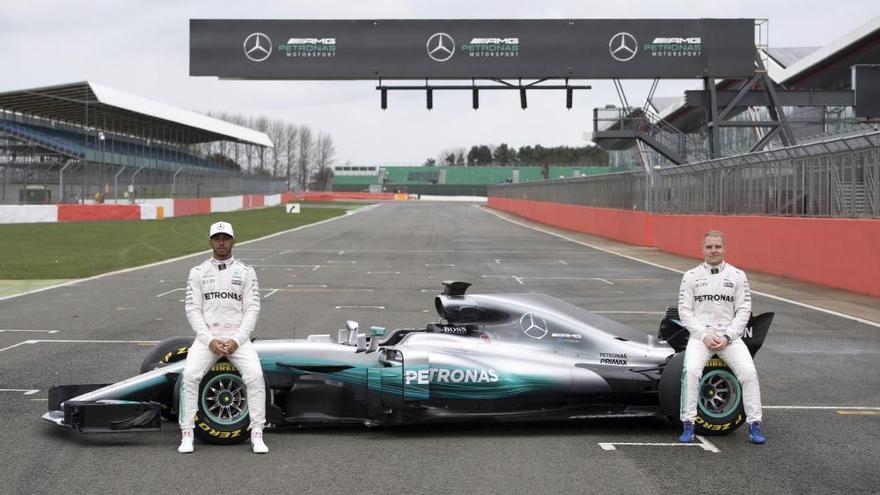 Mercedes presenta el W08, su monoplaza de F1 para el 2017