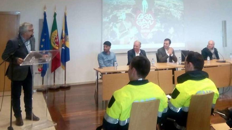 José Fernández toma la palabra en la presentación de la prueba, ayer.