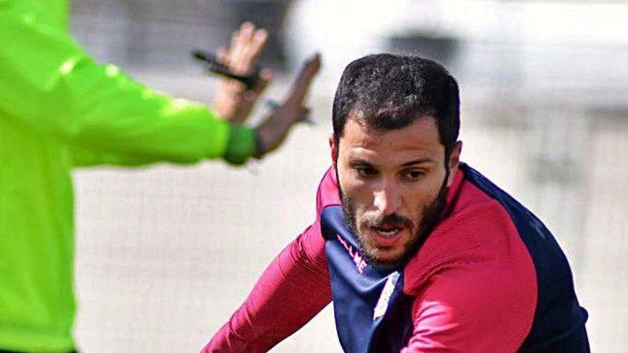 Yacine, en un entrenamiento con el Rayo.