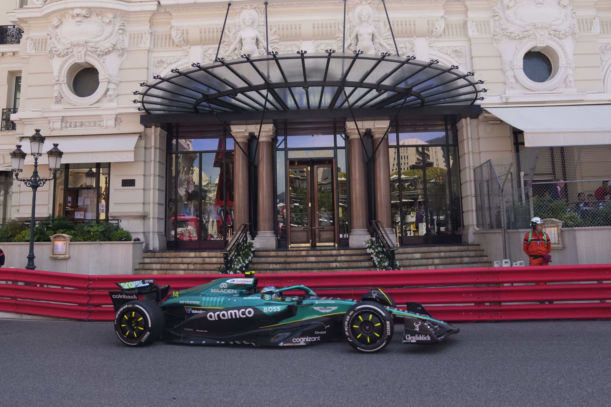 Aston Martin driver Fernando Alonso of Spain steers his car during the Formula One Monaco Grand Prix race at the Monaco racetrack in Monaco, Sunday, May 25, 2025. (AP Photo/Manu Fernandez) Associated Press/LaPresse. EDITORIAL USE ONLY/ONLY ITALY AND SPAIN