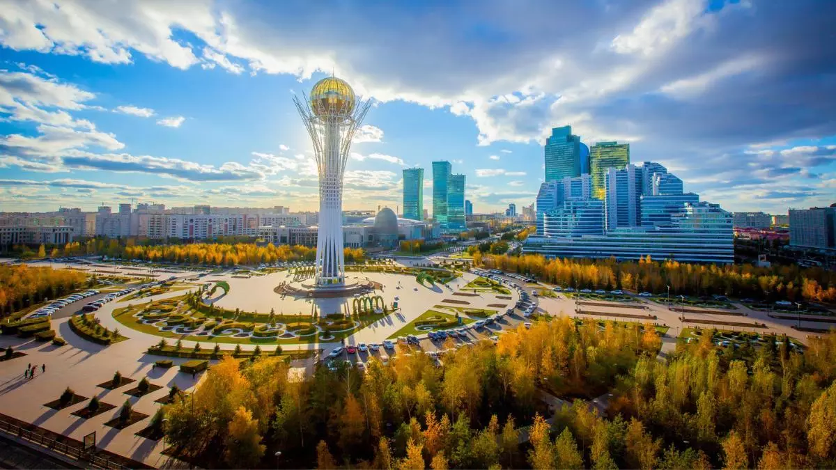 La sorprendente y desconocida ciudad asiática, situada entre estepas, que viene del futuro: no se parece a ninguna otra capital del mundo
