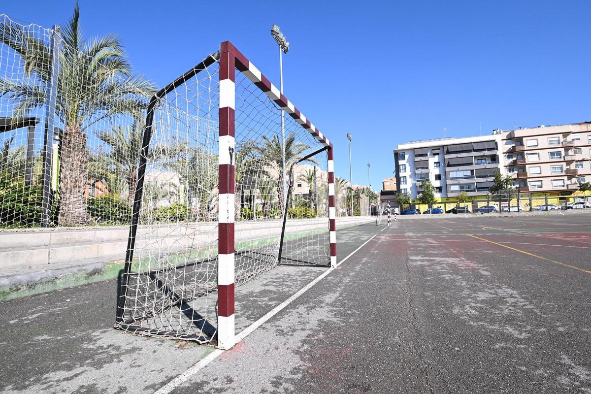 Una de las pistas deportivas del polideportivo de El Pla