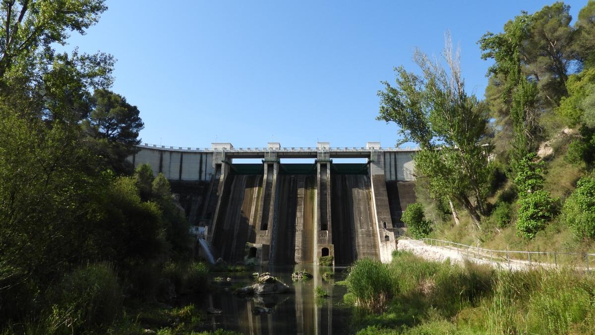 La presa del pantano de Beniarrés, en una imagen del pasado mes de mayo.