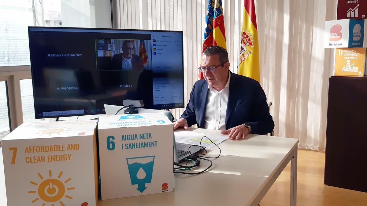 Benidorm entregará una &quot;tarjeta-monedero&quot; con 200 euros a familias vulnerables