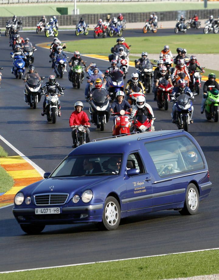 Homenaje p?stumo al piloto de Alberic (Valencia) Bernat Mart?nez en el Circuit "Ricardo Tormo"