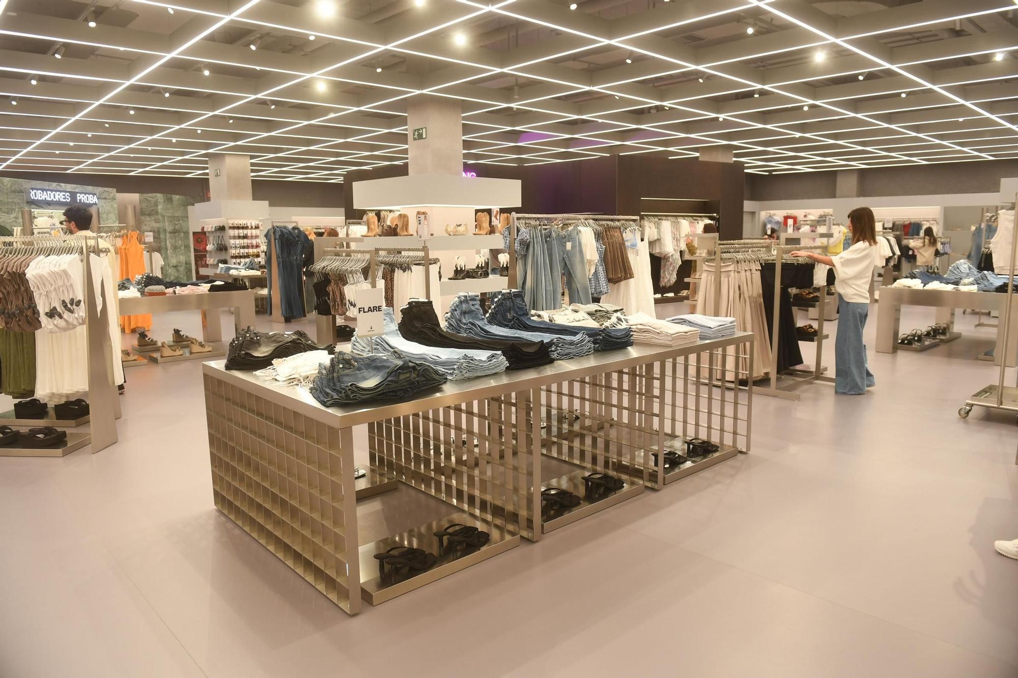 Bershka estrena en A Coruña un nuevo concepto de tienda con probadores colectivos