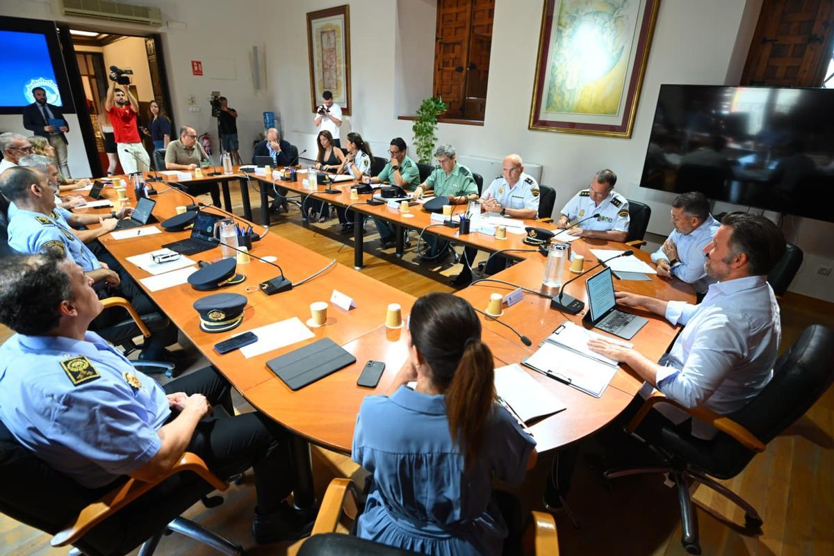 Reunión de este lunes en el Ayuntamiento de Elche para decidir los recursos destinados a la seguridad durante las fiestas