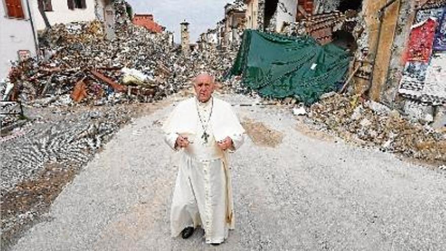 El Papa visita les zones afectades pel terratrèmol d&#039;Itàlia