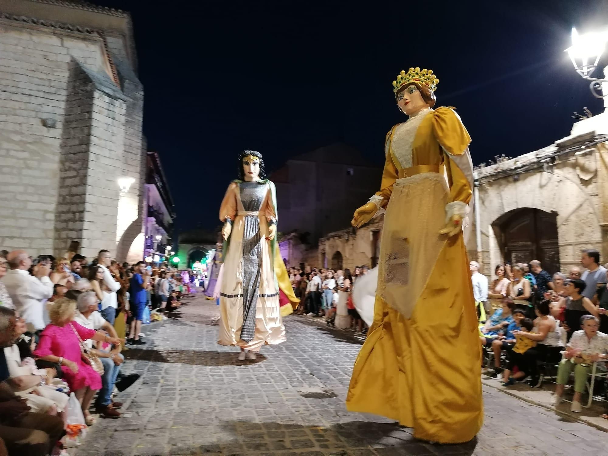 GALERÍA | Las carrozas llenan las calles de Toro de Fantasía