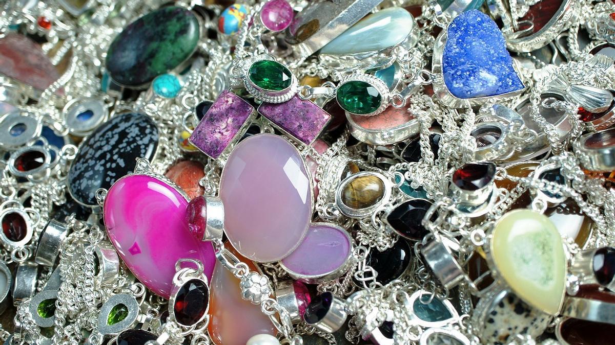 Cómo limpiar la plata en casa: tus joyas estarán siempre como nuevas con este truco de limpieza.