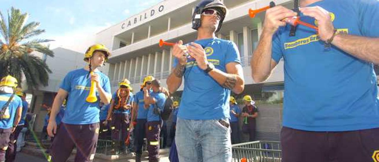 Los bomberos deciden hoy si van a la huelga en defensa de las oposiciones