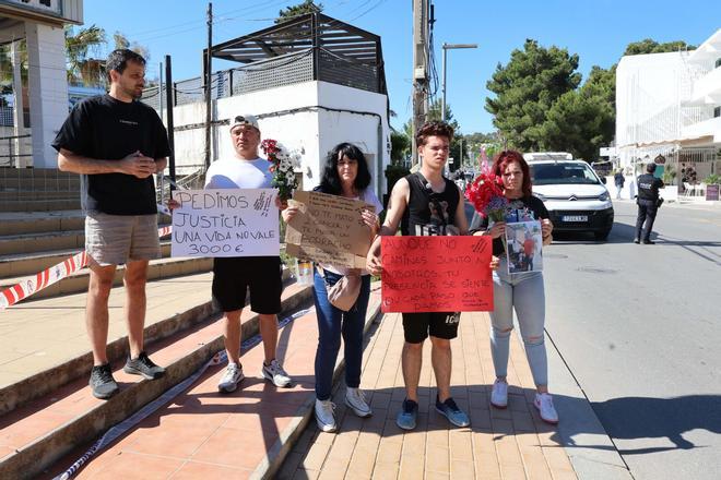 Todas las imágenes del homenaje al turista fallecido tras ser atropellado en Cala de Bou