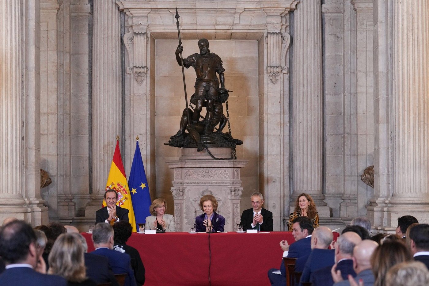 La Reina Sofía entrega a Olvido García Valdés el premio de Poseía Iberoamericana