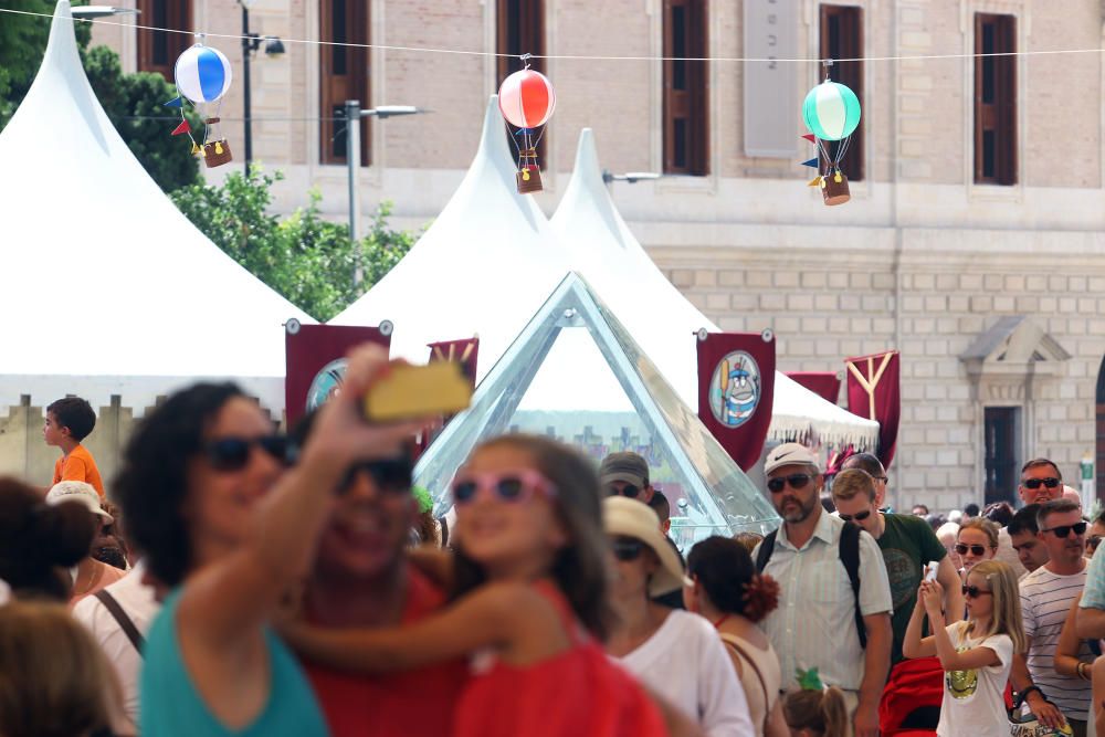 Los más pequeños disfrutan en la Feria Mágica