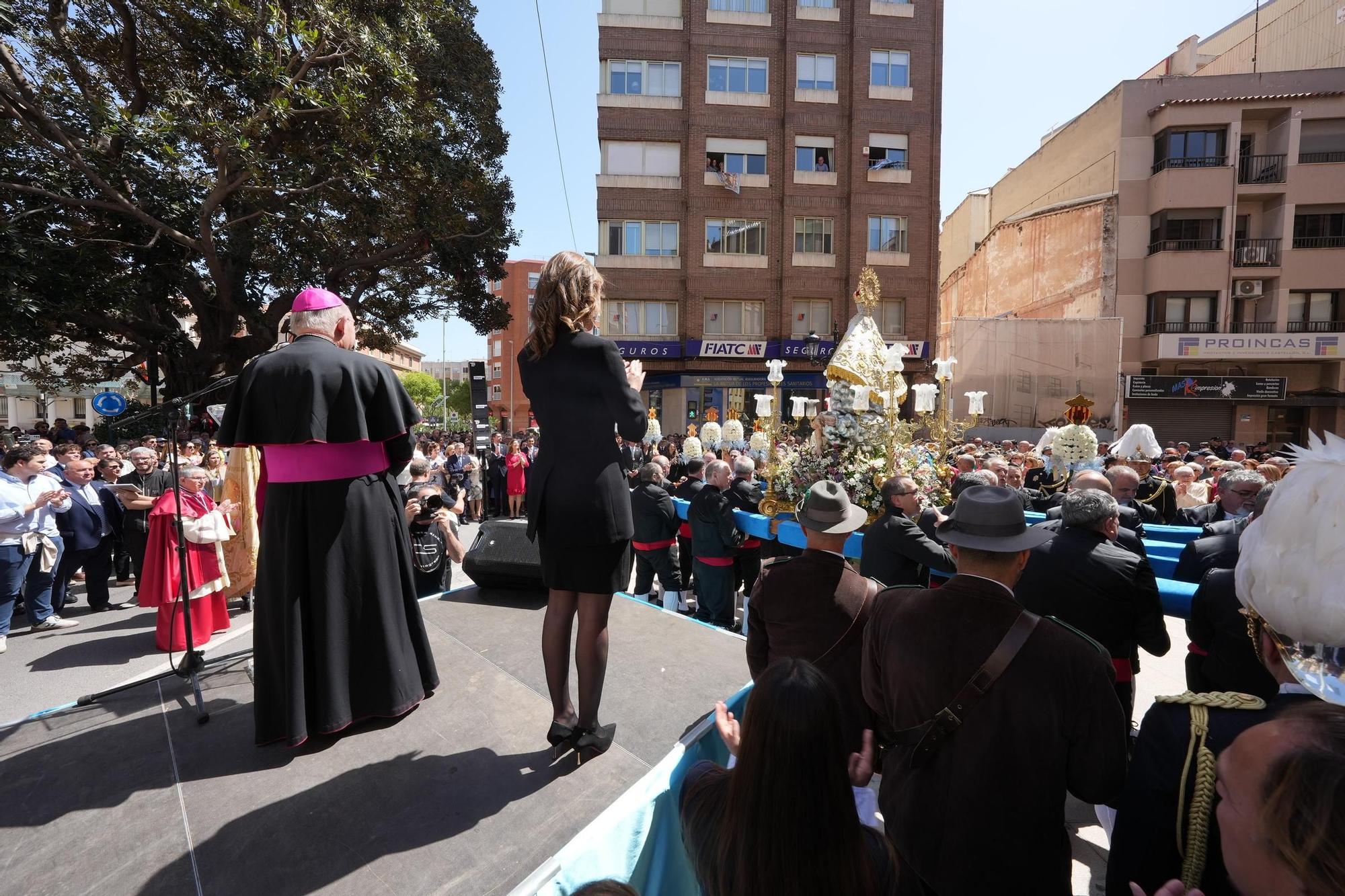 Galería de imágenes: La Virgen del Lledó sale de la basílica para ir a la ciudad