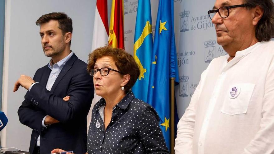 Por la izquierda, José María Pérez, Ana Castaño y Mario Suárez del Fueyo.