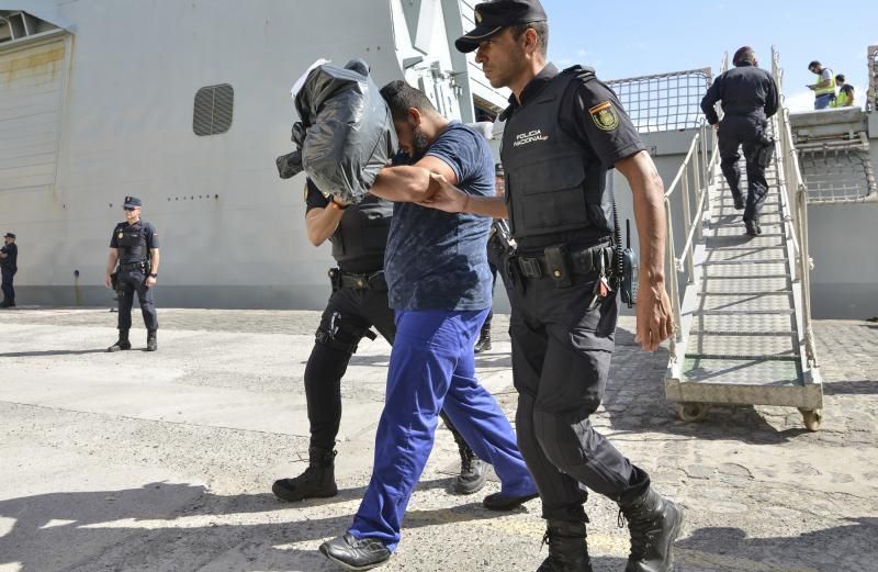 23/10/2018 LAS PALMAS DE GRAN CANARIA. Llegada a la Base Naval del barco remolcador Breath cargado con 1400kg de cocaína que ha sido apresado en aguas próximas a Canarias.  FOTO: J. PÉREZ CURBELO  | 23/10/2018 | Fotógrafo: José Pérez Curbelo