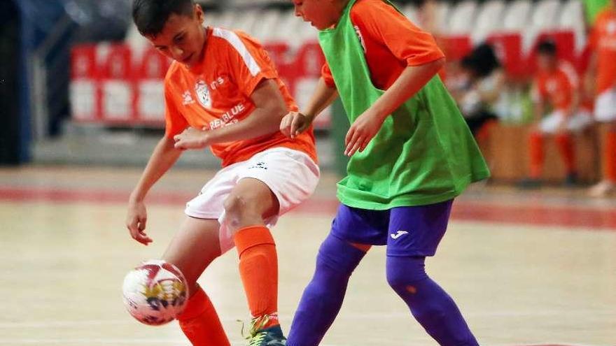 Un momento del partido Miralba-Vigo 2015 de sub12. // Marta G.Brea