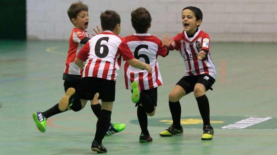 Jugadores del Zamora celebran un gol.