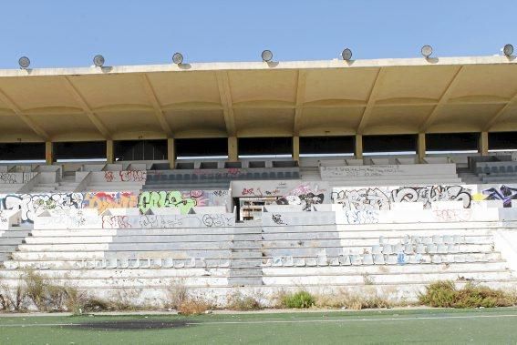 Das Estadi Balear an der Ringautobahn von Palma liegt seit viereinhalb Jahren brach. Jetzt will Atlético Baleares seine frühere Heimstätte wieder auf Vordermann bringen.