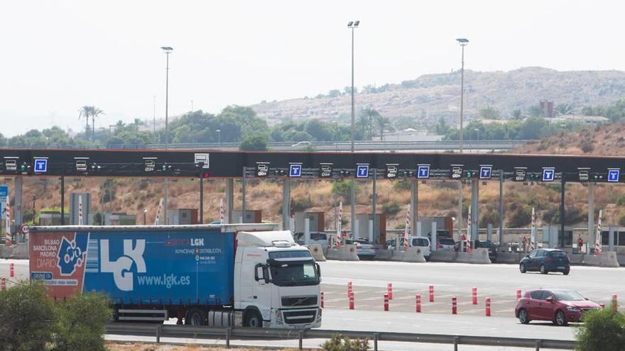 Cien mil camiones viajarán gratis al año hasta la frontera sin los peajes de la AP-7