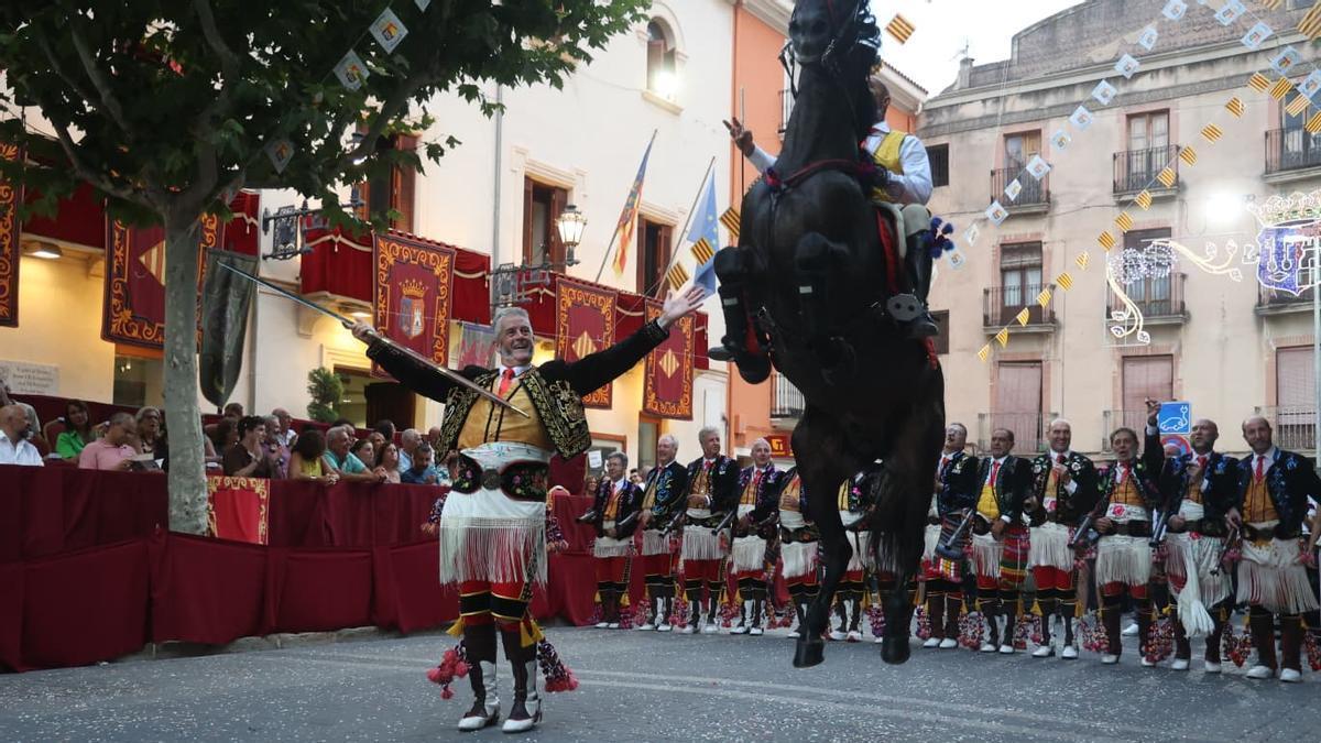 Xixona vuelve a desfilar por el corazón de la Fiesta
