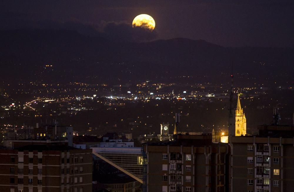 La luna llena  desde en Asturias