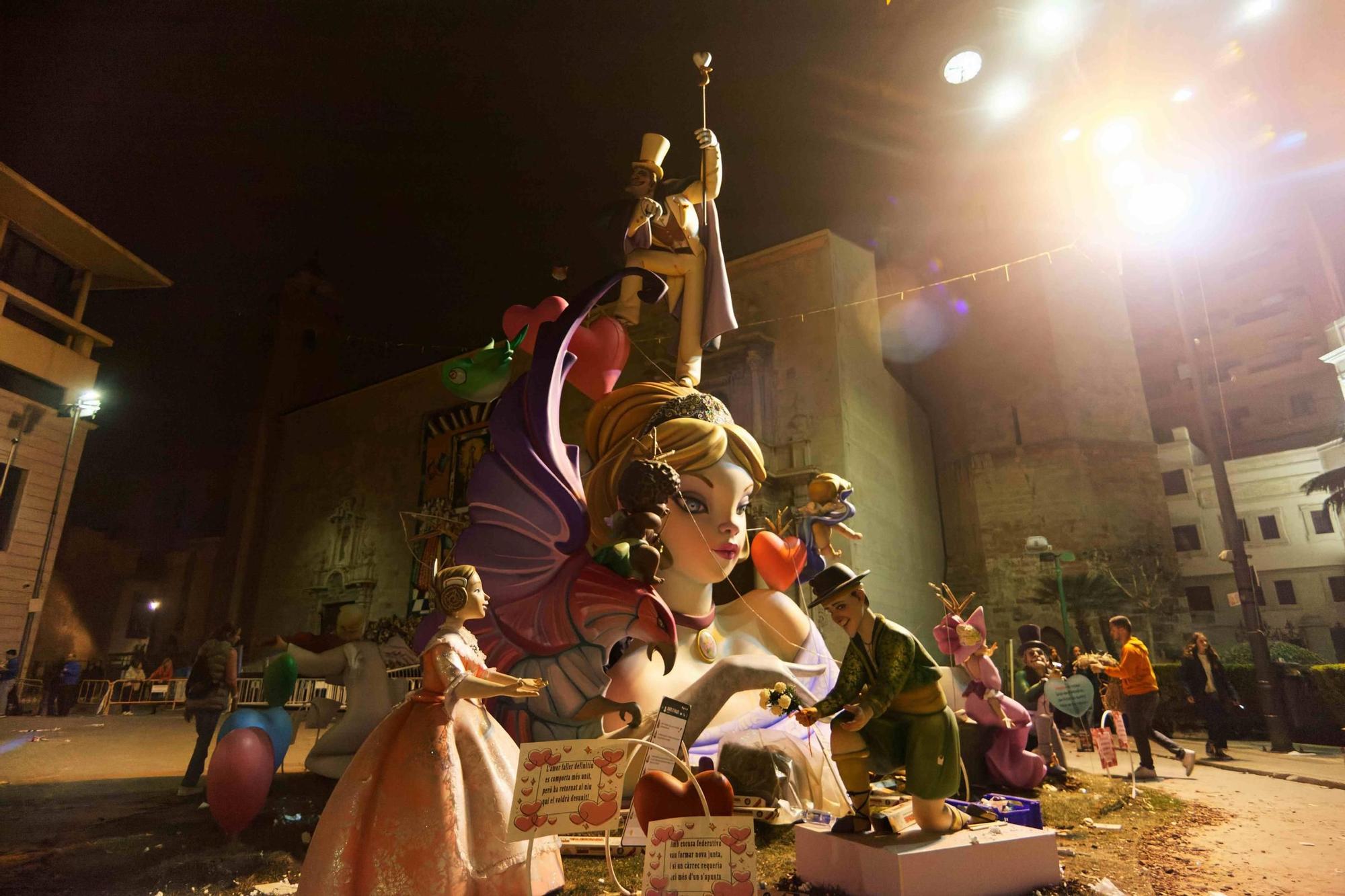 Galería de fotos de la 'cremà' de las Fallas de Burriana 2024