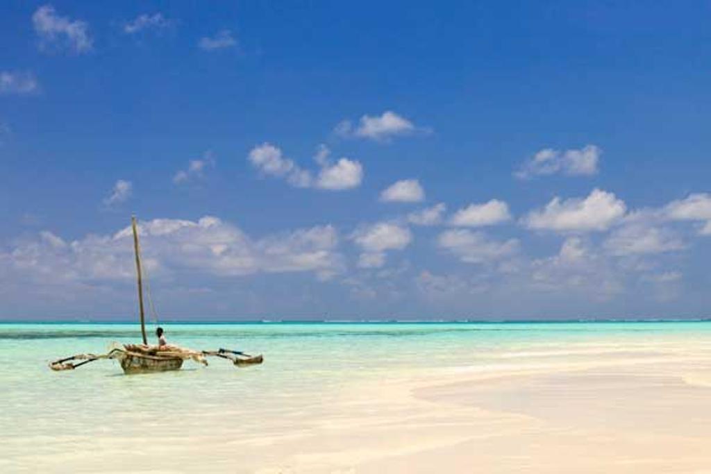Playa de Jambiani, en la costa este de la isla de Unguja, en el archipiélago de Zanzíbar.