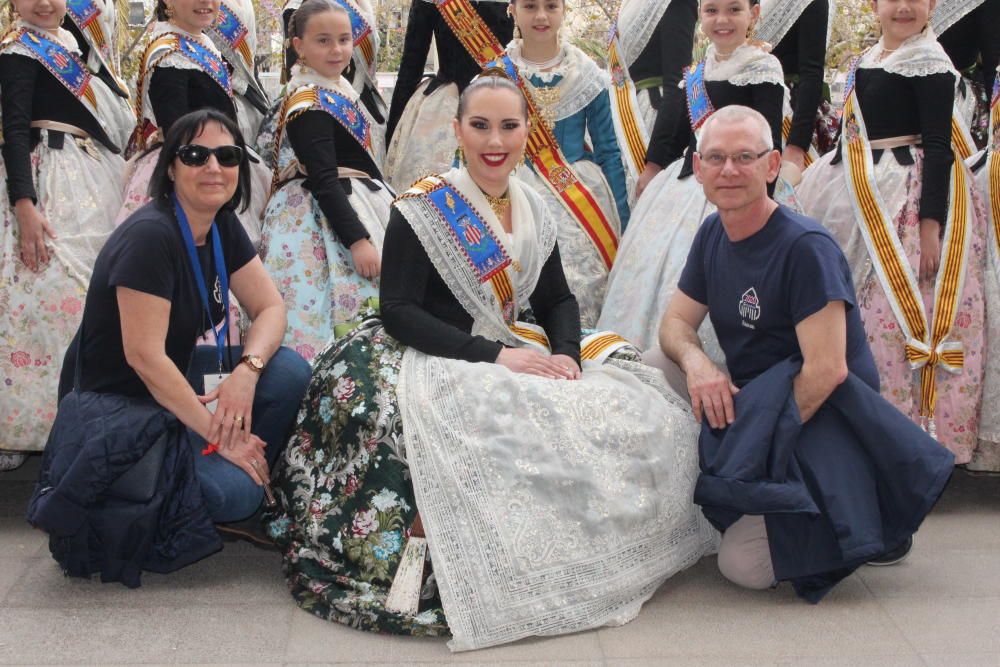 Marta Tejedo, con sus padres