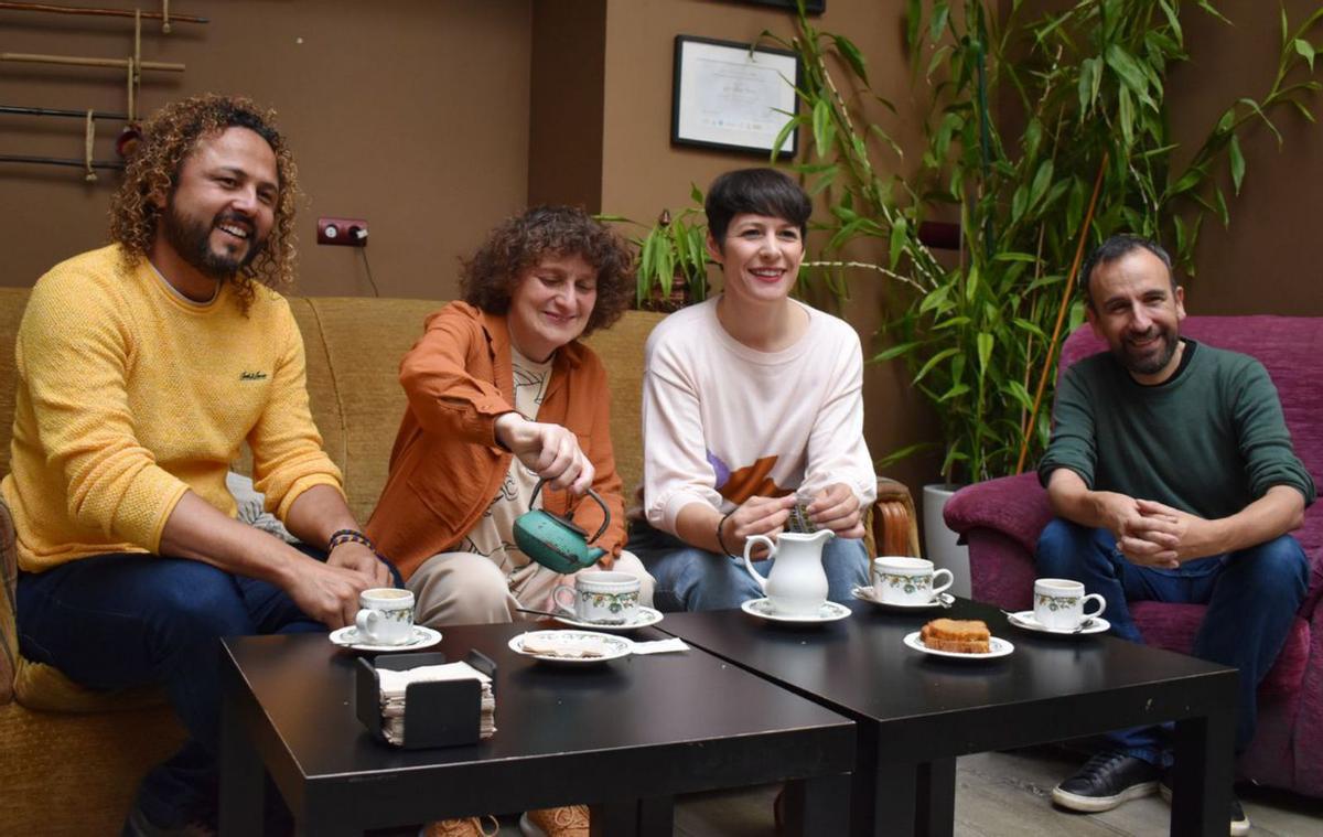 Goretti Sanmartín y Ana Pontón iniciaron la jornada con un desayuno en el casco histórico