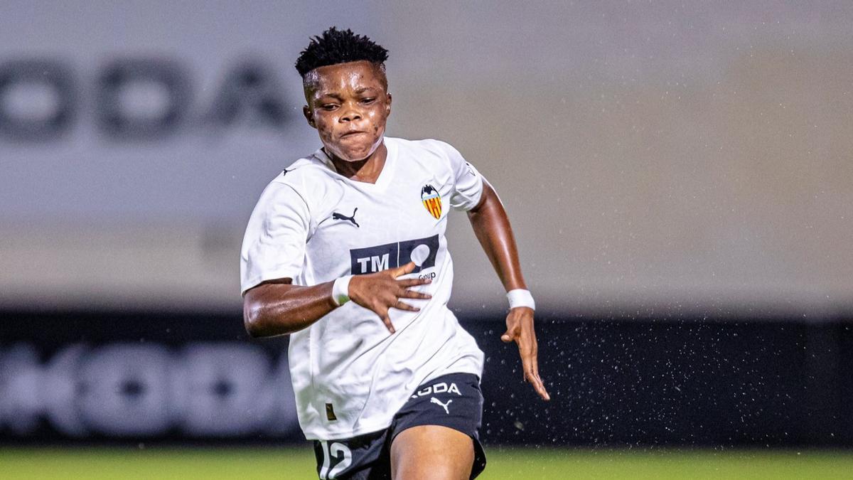 Amanda Mbadi en el partido ante el Barça B