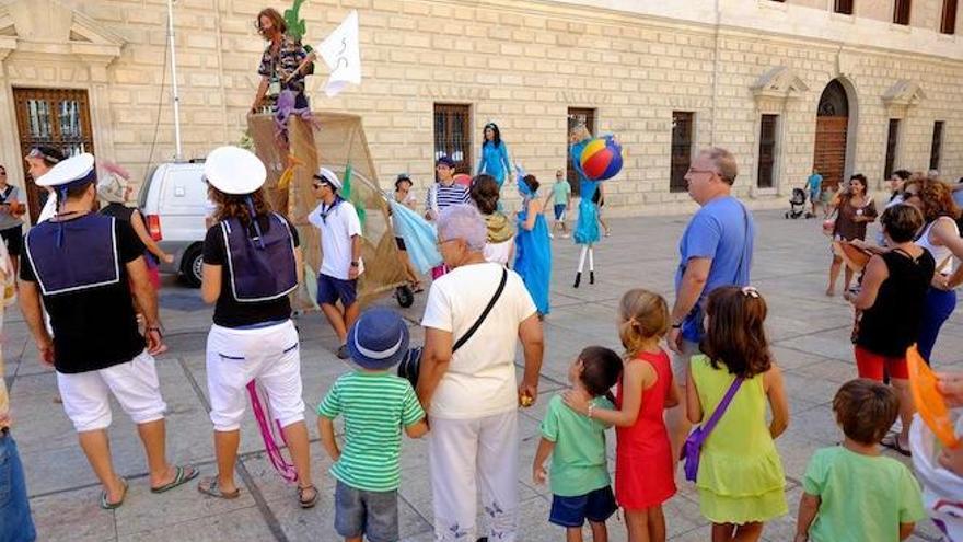 Los niños disfrutan de muchas actividades durante la mañana.