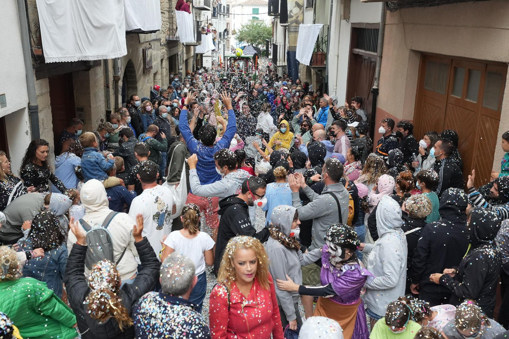 Búscate en el desfile de carrozas y disfraces de l'Anunci de Morella