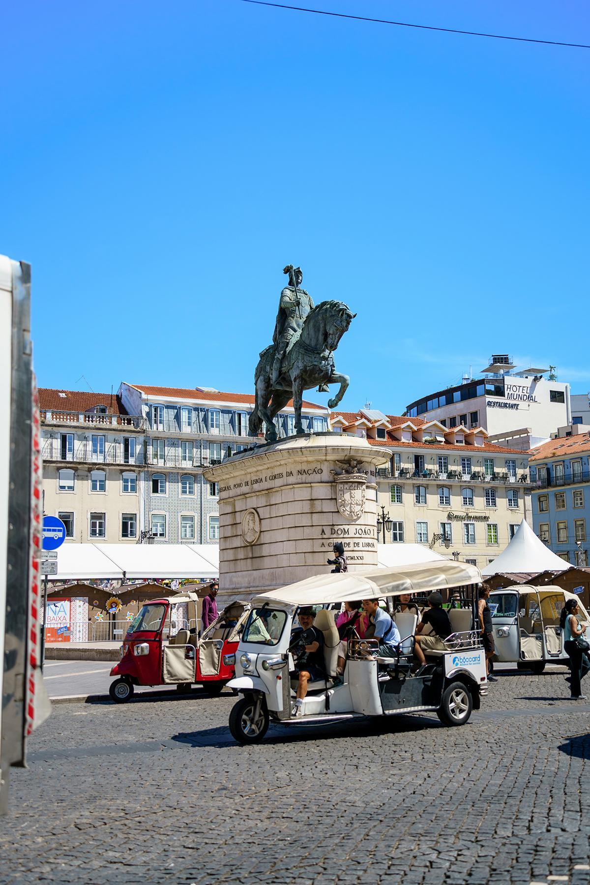 Lisboa convierte sus plazas y calles en escenarios literarios para entender la historia y la identidad portuguesa.