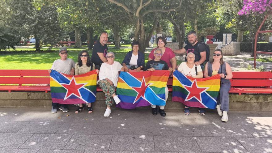 Representantes nacionalistas con la bandera arcoíris. | FdV