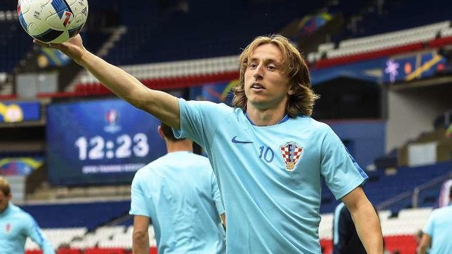 Modric, durante el entrenamiento de ayer de los croatas. // Efe