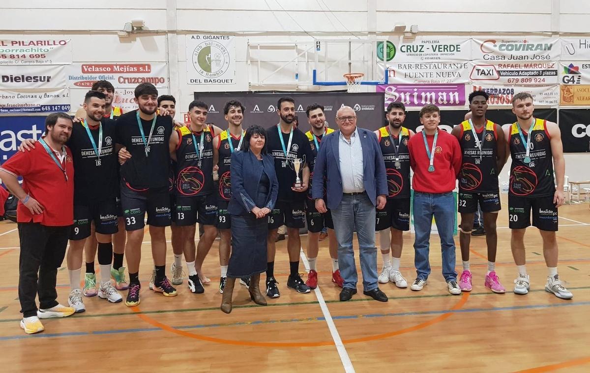 El Peñarroya, con el trofeo de subcampeón.