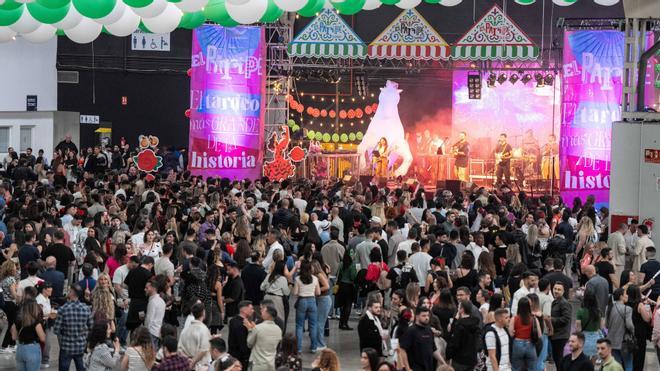 Ambiente en el tardeo más grande de la historia