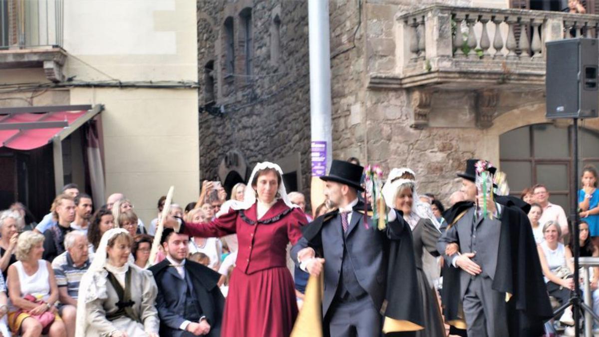 Moià llueix les seves danses tradicionals el penúltim dia de festa major | J. CAPDEVILA