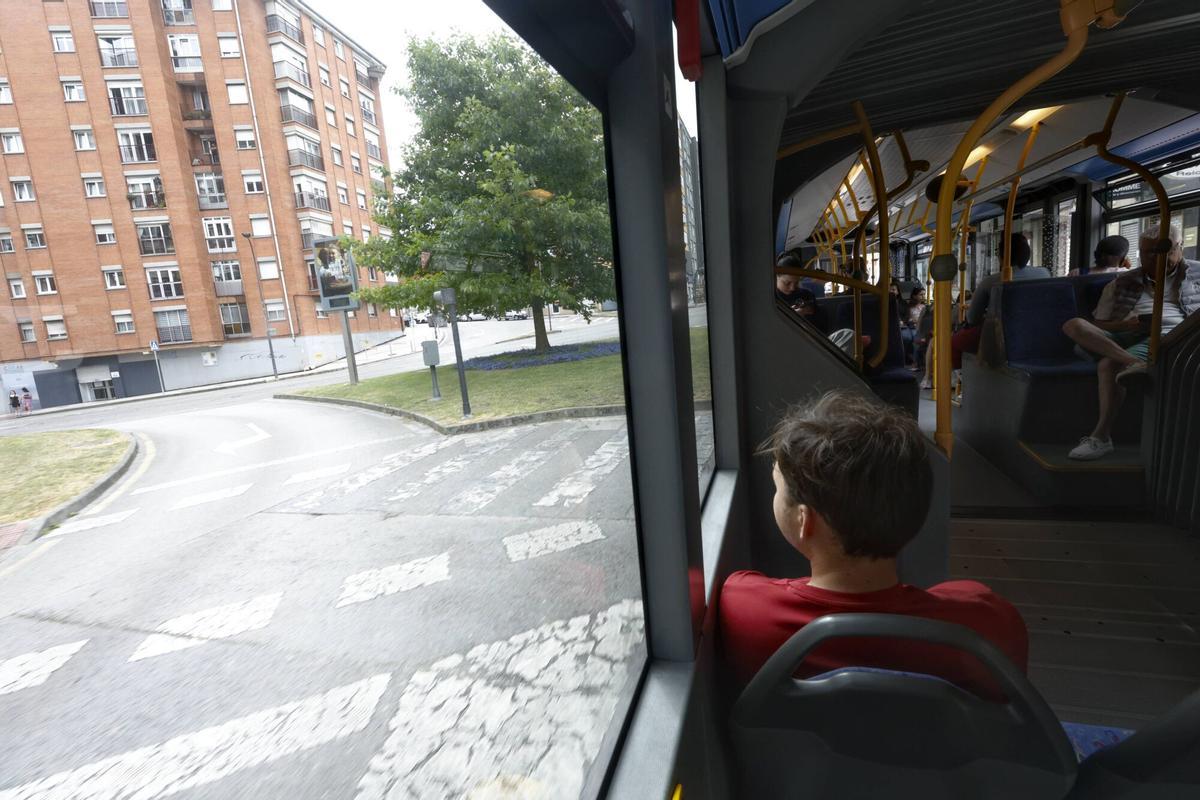 En imágenes: un viaje por varias rutas del transporte urbano de Avilés En imágenes: un viaje por varias rutas del transporte urbano de Avilés