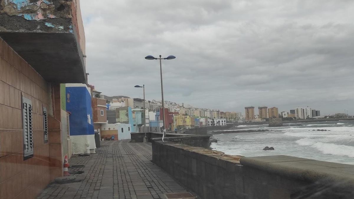 Tramo roto del paseo de San Cristóbal este domingo.