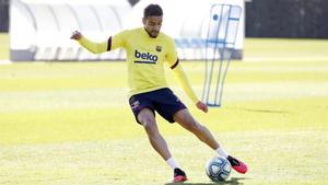 Matheus Pereira durante un entrenamiento del Barça B