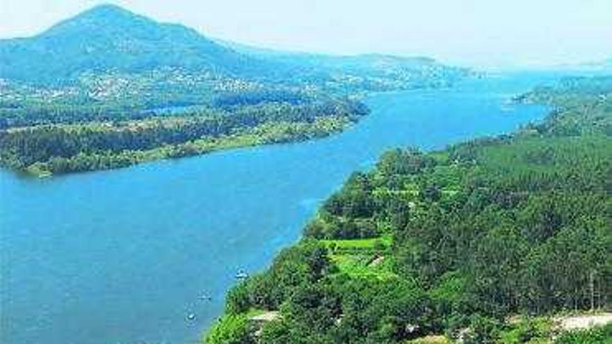 Vista aérea del Espazo Fortaleza, junto al río Miño, en Goián.  // C.T./E.G.