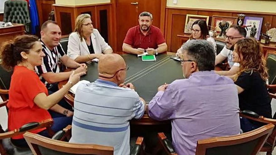 Reunión de los integrantes de la junta de gobierno local.